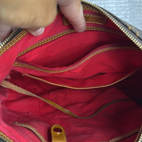 (E4)Dooney & Bourke brown 1975.shoulder bag in coated canvas with leather trim. - Picture 13 of 16